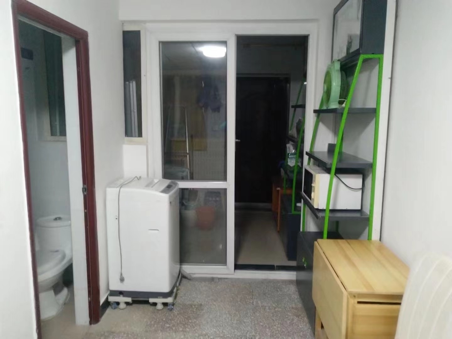 良乡南关地铁站旁