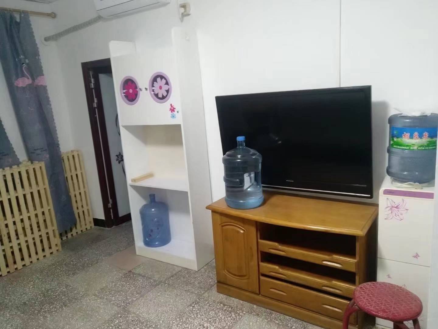 良乡南关地铁站旁
