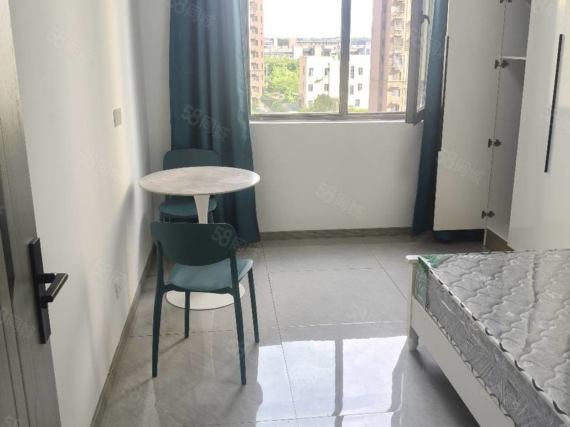 合租 | 金山华府新出单间出租，采光超好，随时看房，交一押一(