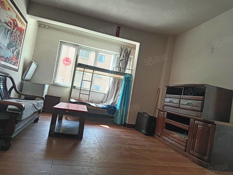 整租 | 3楼3楼步梯精装修家具，家电齐全，拎包入住