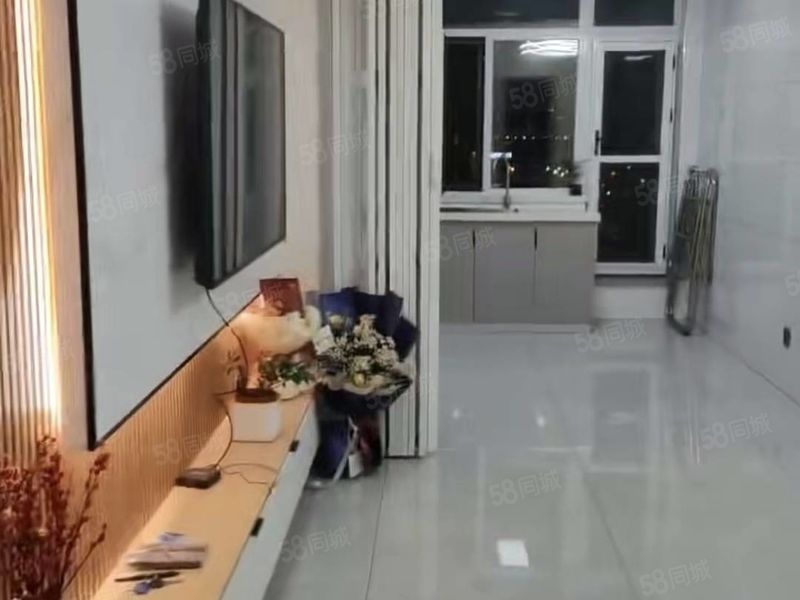 整租 | 押一付一鑫域蓝湾电梯9楼80平2000包物业宽带