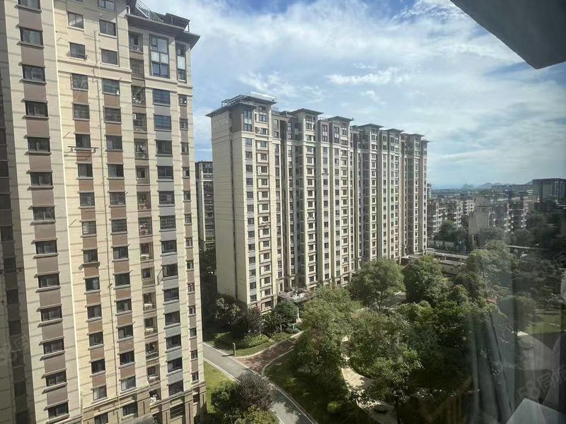 整租 | 七星万达对面栖霞府高层精装三西全配齐，出租四叶草户型