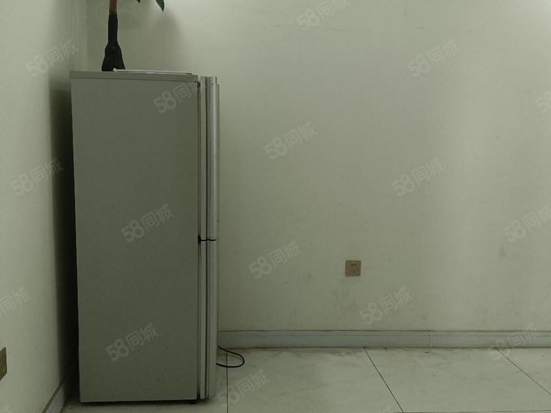 整租 | 二楼，房屋保养好，小区周边生活配套完善。