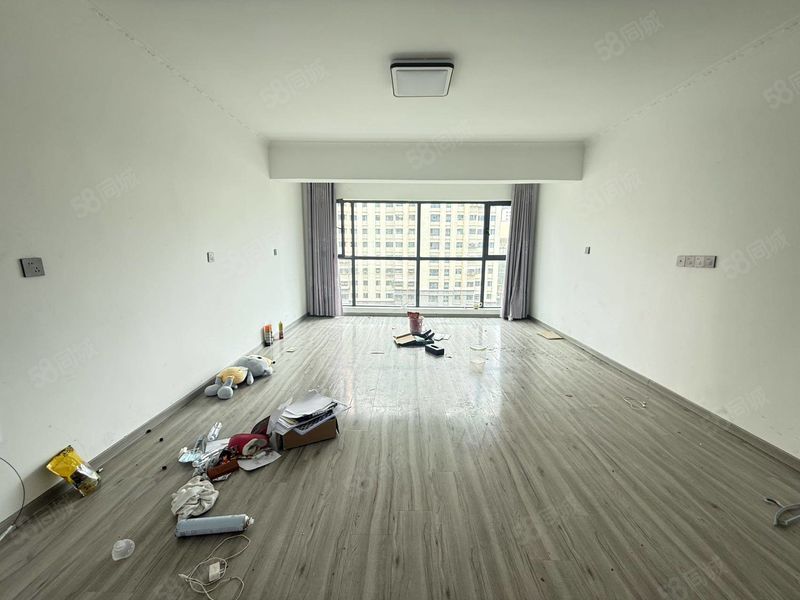 整租 | 御澜湾152平4室2厅2卫，简装，主卧室带衣柜，看房