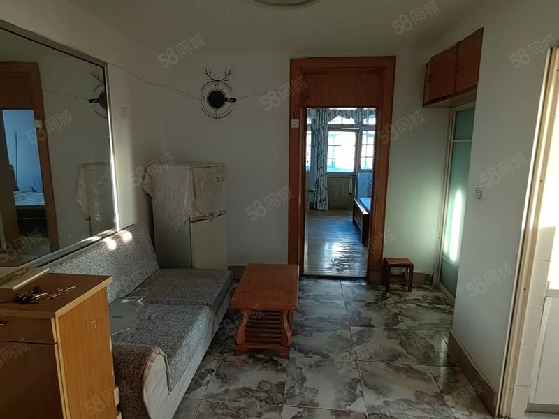 整租 | 海宁小区三楼，有车库，家电齐全，靠苏宁步行街中医院，