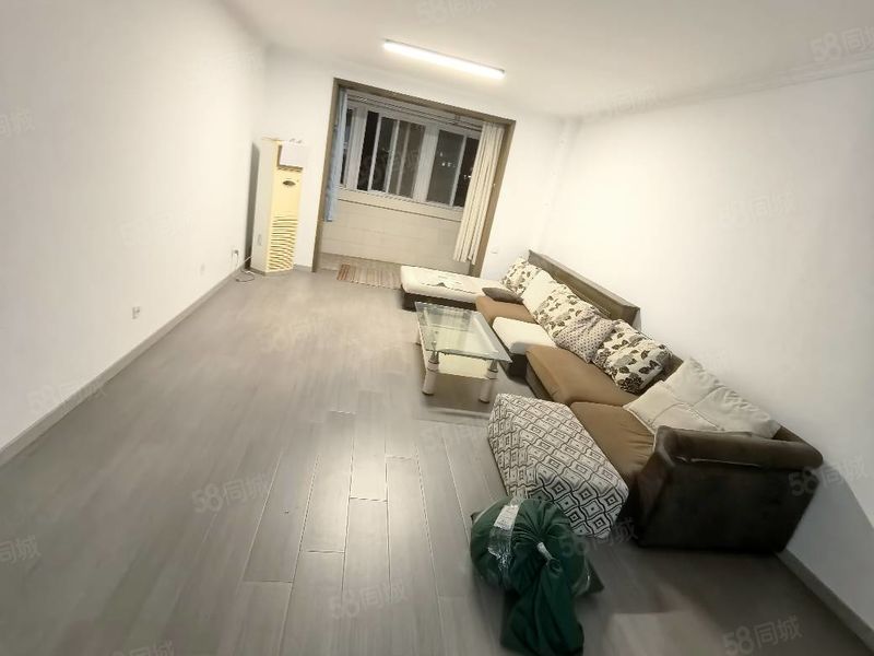 整租 | 汇金公寓急租靠近百货大楼，苏宁广场步行街家具家电齐全