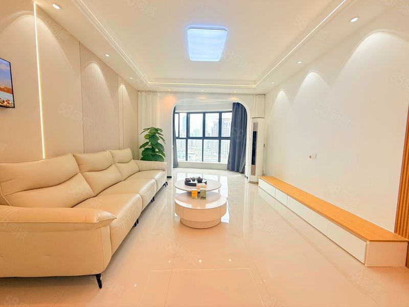 下楼铜锣湾广场 对面地铁万科 庐山南大道地铁口 三房两卫