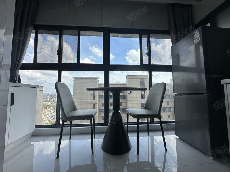 整租 | 华融可月付朝南大阳台单间独立卫生间拎包入住