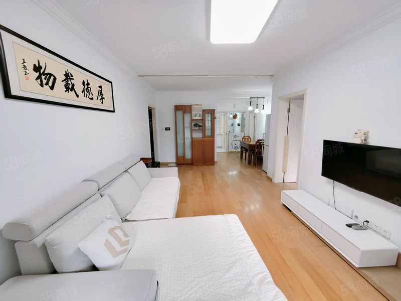 整租 | 地铁口！业主自住两室！可办居住证！干净整洁！拎包入住